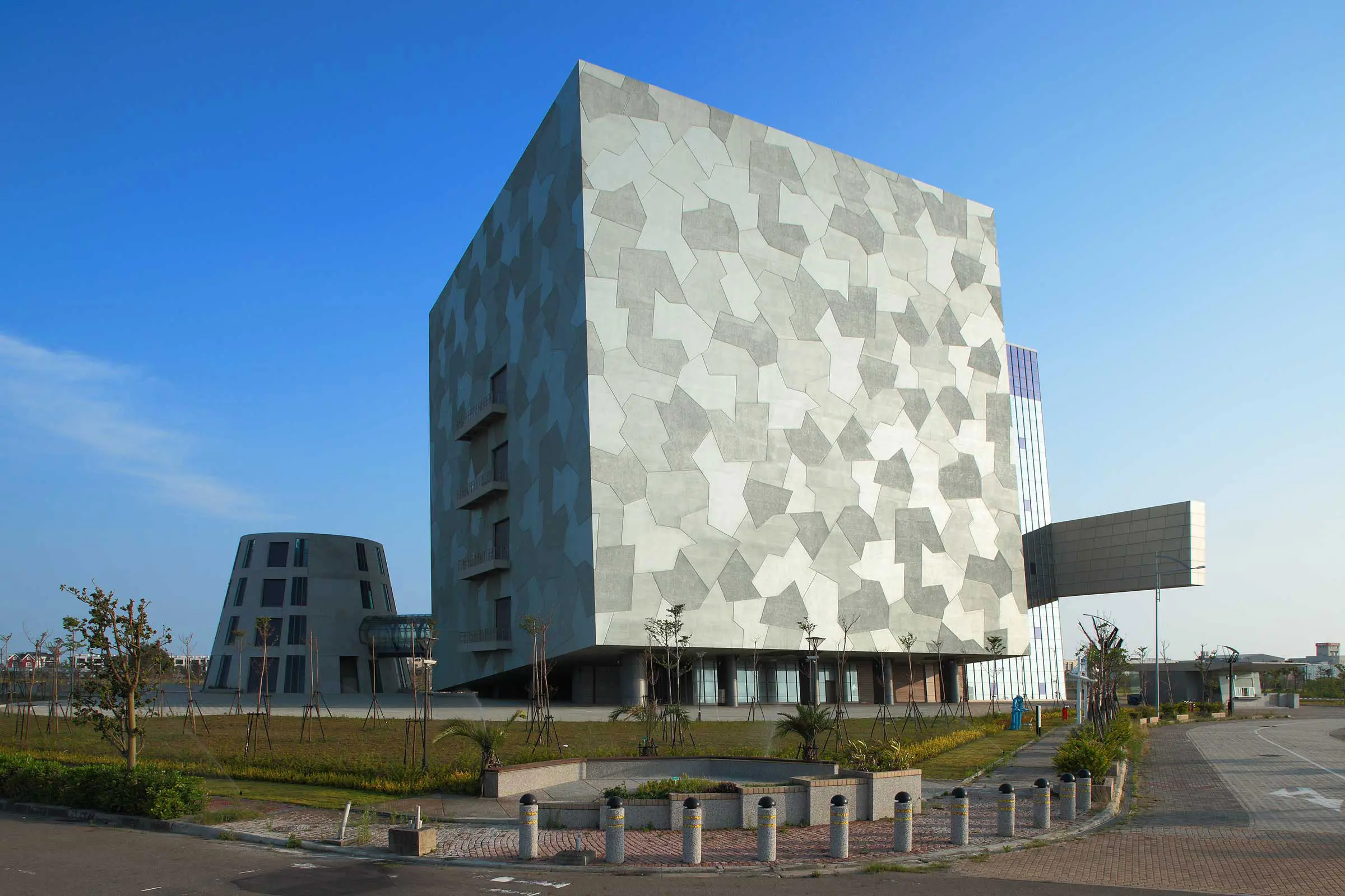 e_ton_solar_tech_building__annan_dist___tainan_city__tw_1