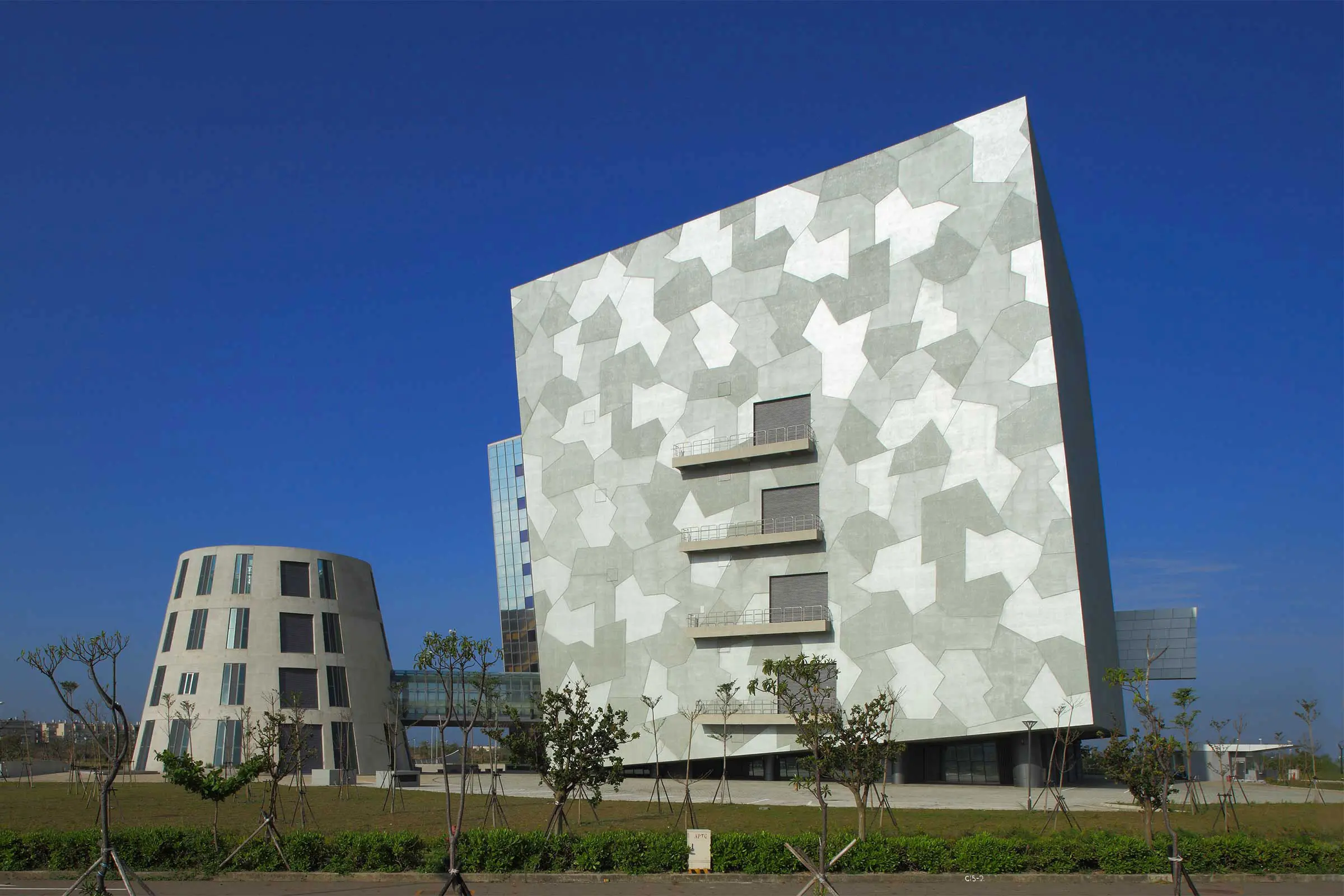 e_ton_solar_tech_building__annan_dist___tainan_city__tw_2