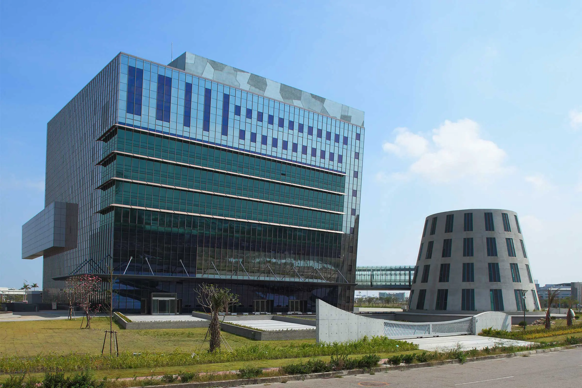 e_ton_solar_tech_building__annan_dist___tainan_city__tw