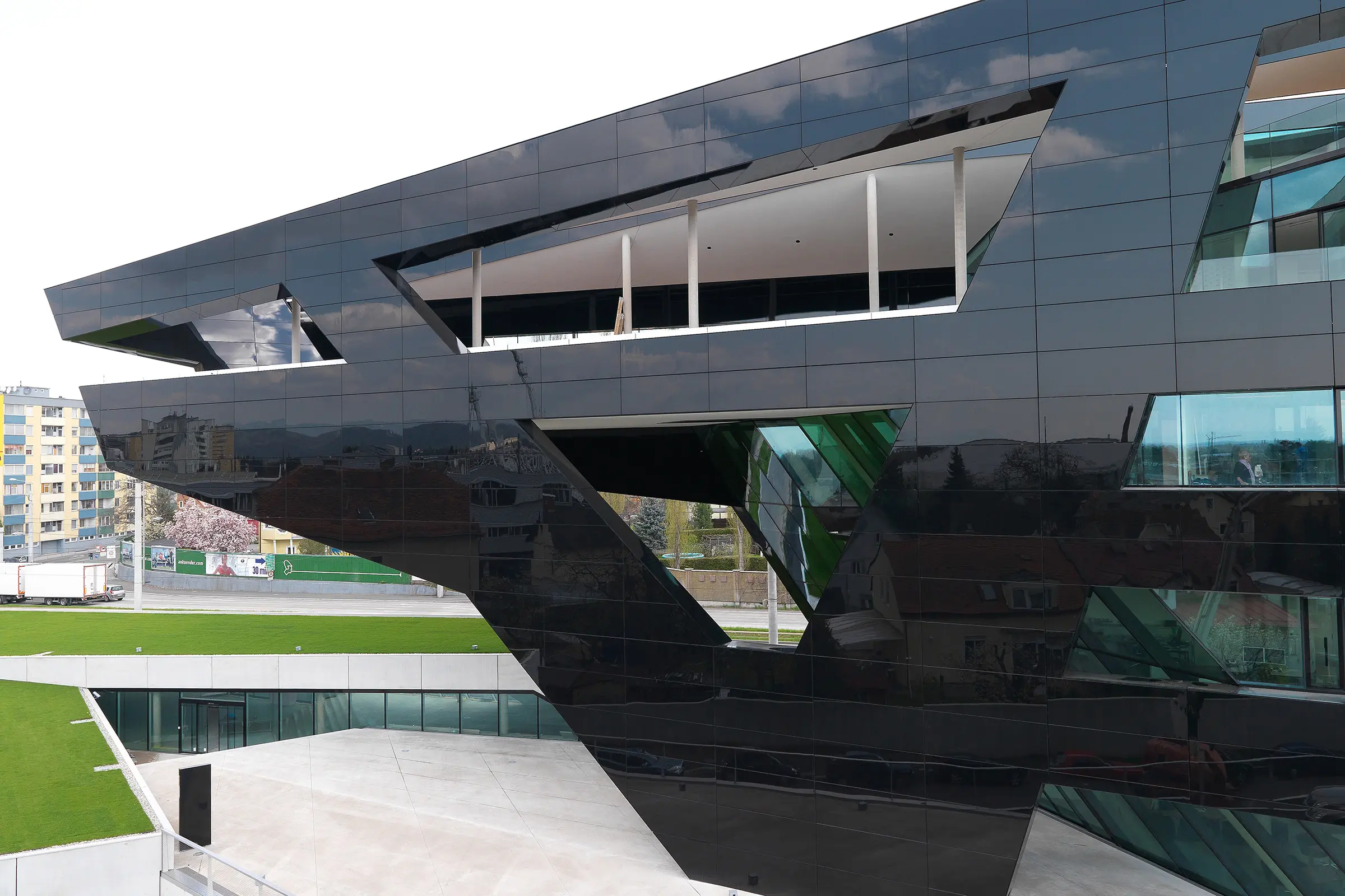office_building_schwarzer_panther__graz__at_02