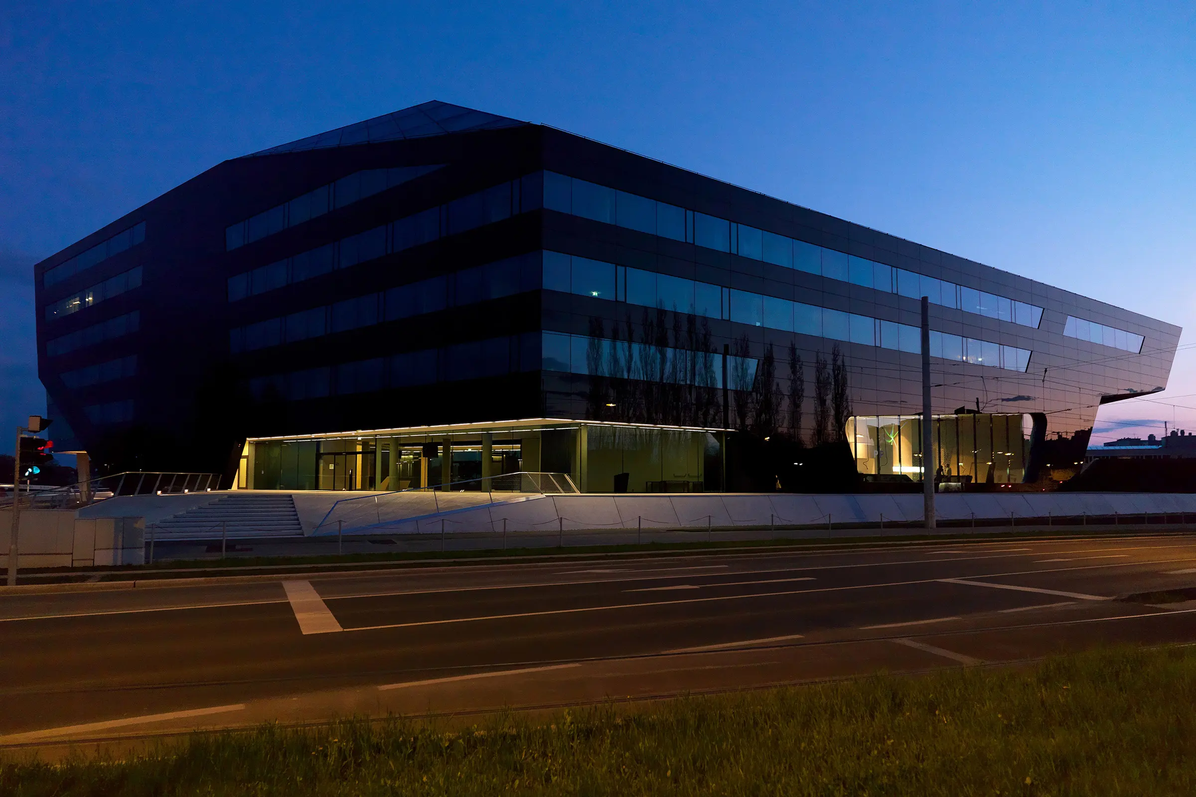 office_building_schwarzer_panther__graz__at_08