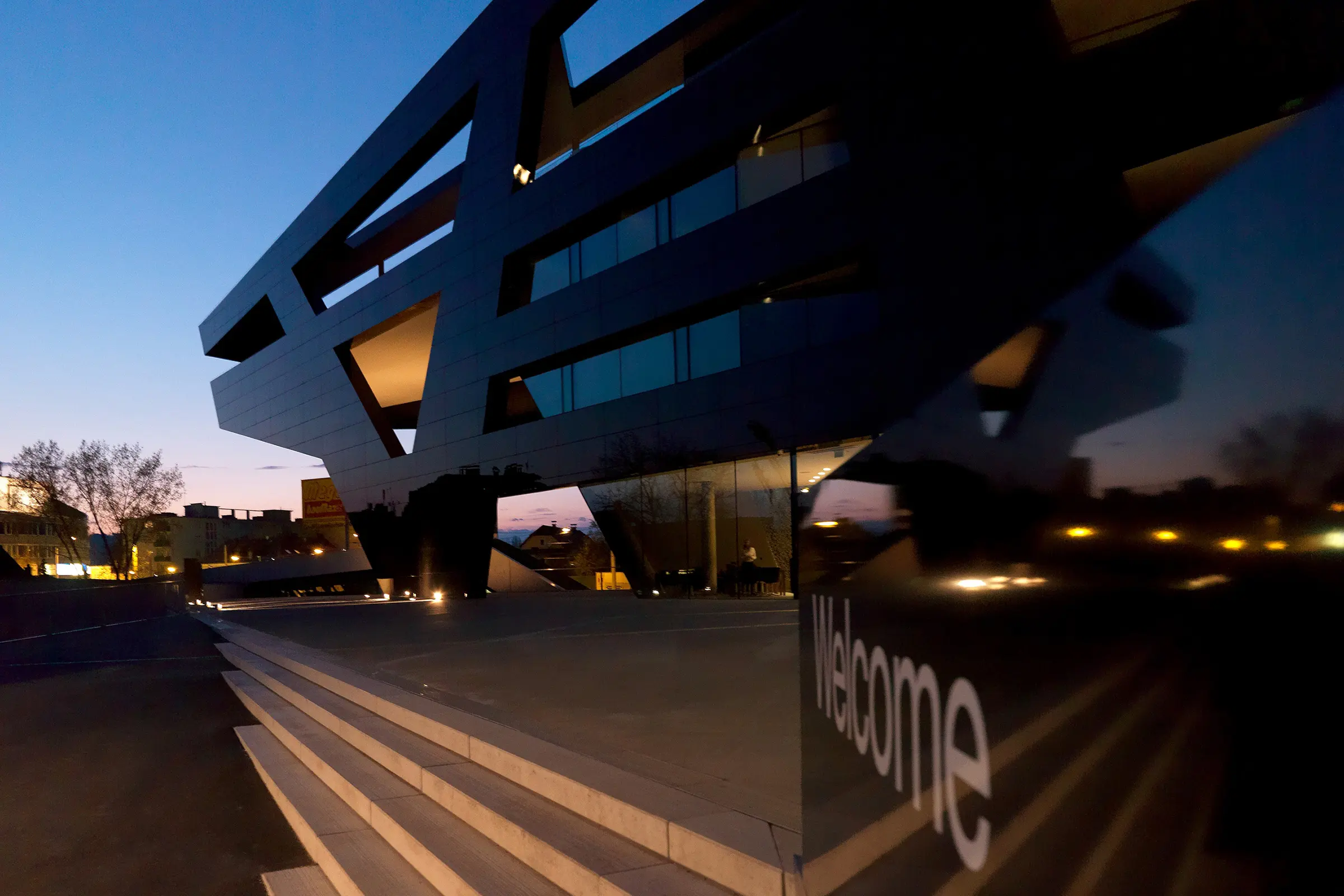 office_building_schwarzer_panther__graz__at_09