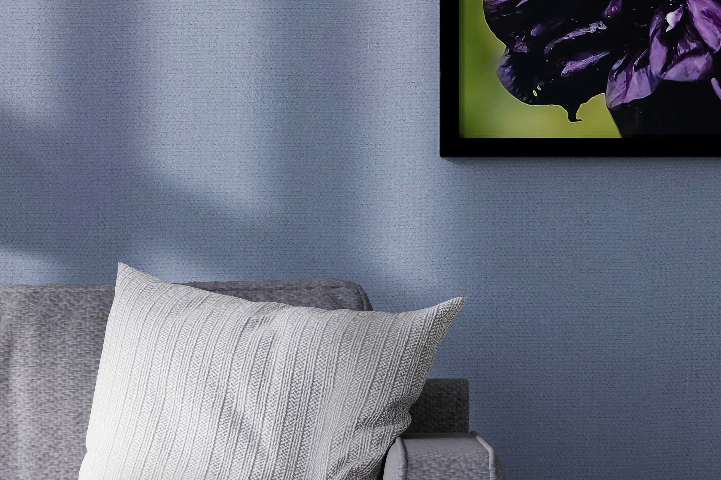 interior_colors_24plus_detail_schlafen2_kissen_blaue_wand_glasdekogewebe_sto_2400x1600px